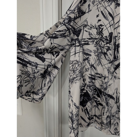 Joseph Ribkoff Blouse Black‎ White Abstract Floral Print Bell Sleeve Top size 2 - Picture 7 of 9